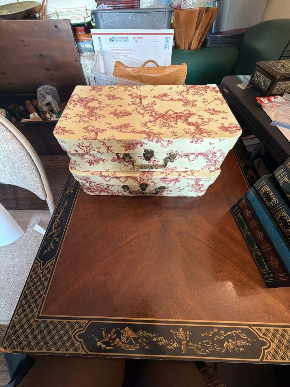 Tri-Coastal Design Vintage Red Toile de Jouy Decorative Storage Suitcase Boxes S